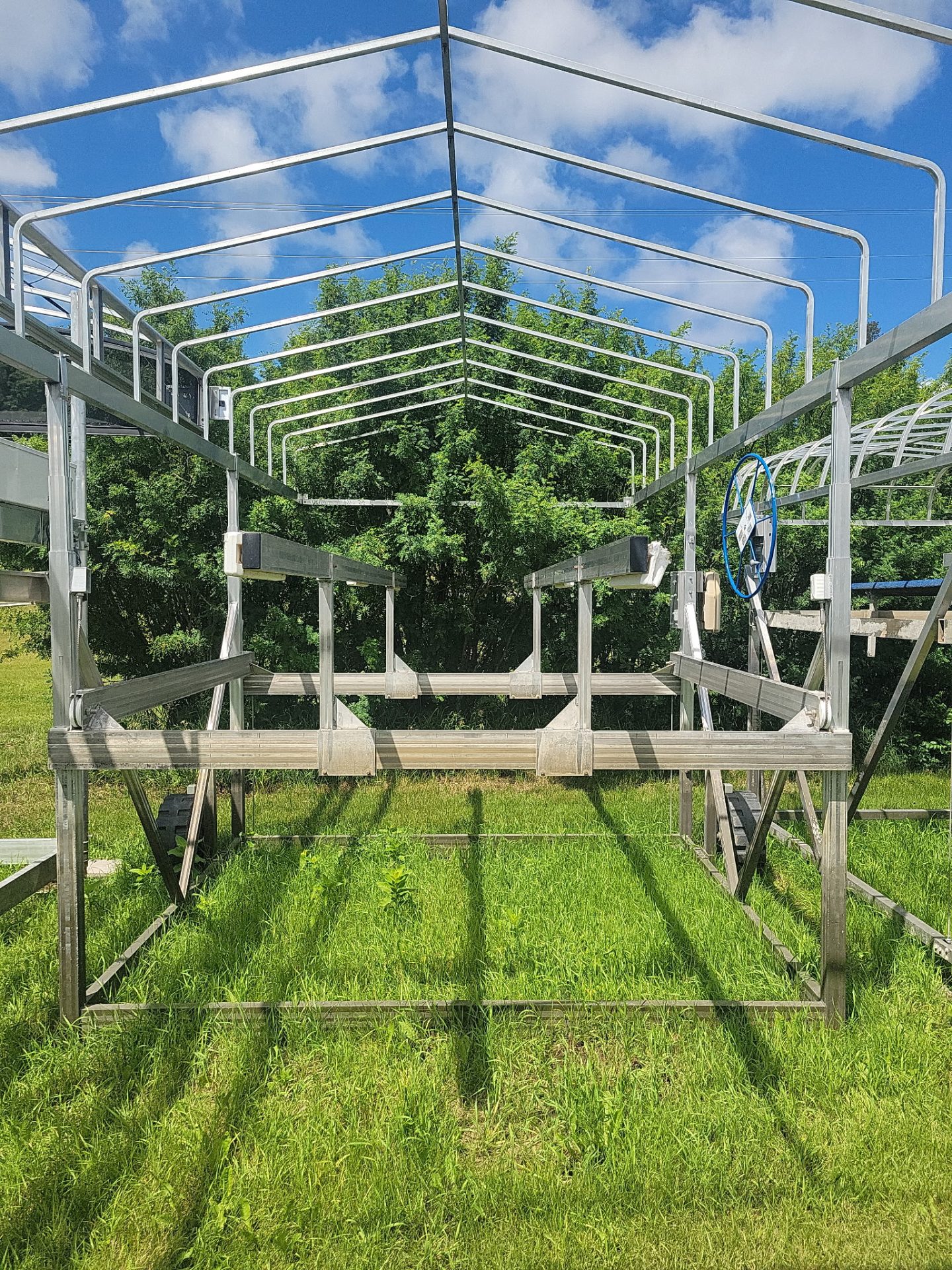 Beach King Vertical Pontoon Lift (#1913)